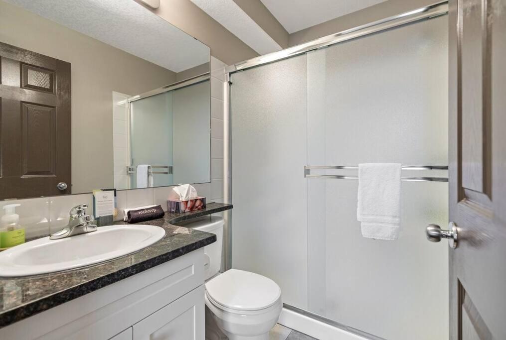 Relaxing Mountain Getaway At Mystic Springs Holiday home Canmore